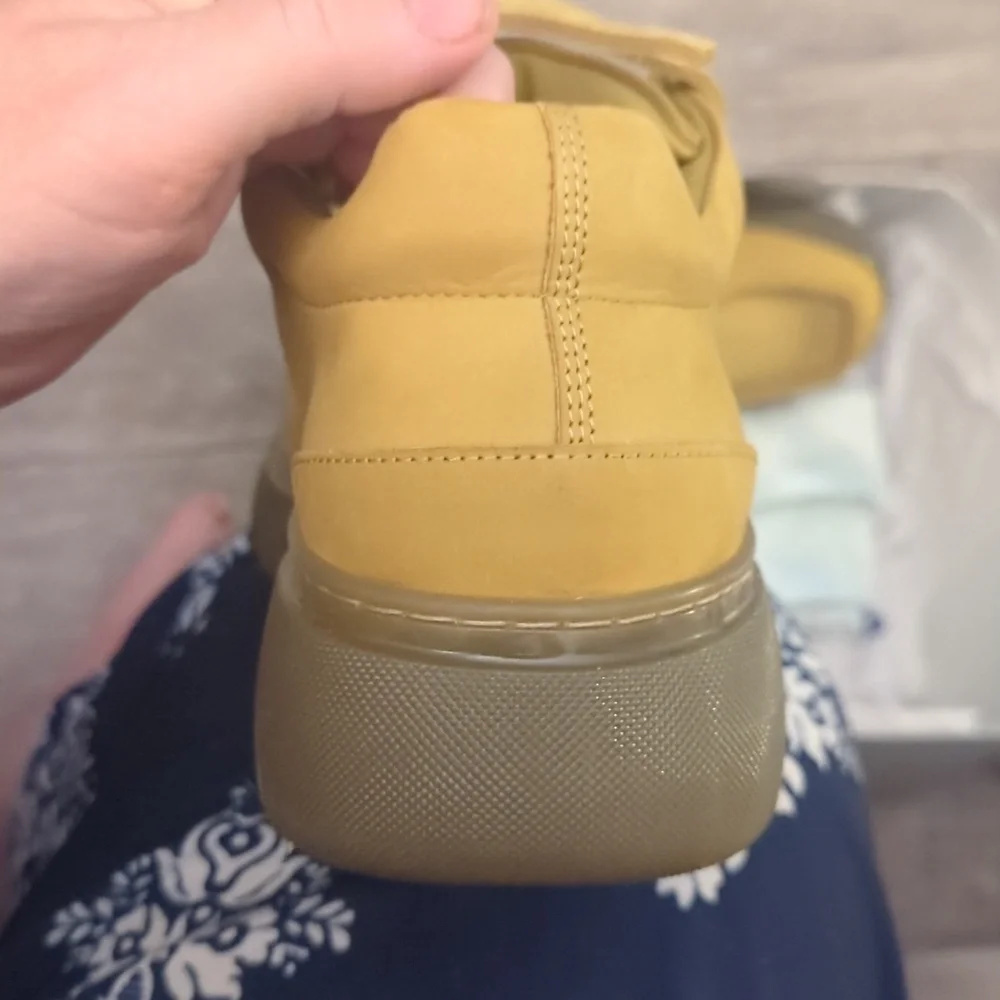 Burberry Men's Tan Leather Loafers with Blue Logo Brand New - Picture 14 of 16